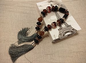 Colar de Mesa Cisne Negro em Resina e Seda