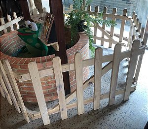 Cercado de madeira pallets cenografia pets kids