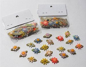 Flores de biscuit -Margaridas com folhas - pacote com 20 peças