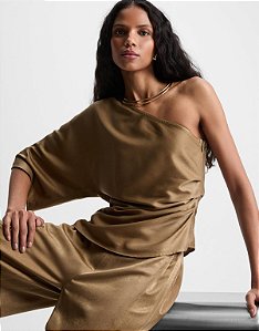 BLUSA PREGAS OMBRO SÓ