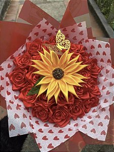 Buque de 22 rosas eternas com Girassol