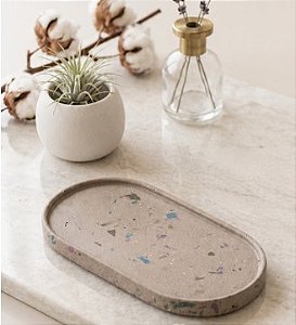 Bandeja Oval Média – Terrazzo Areia