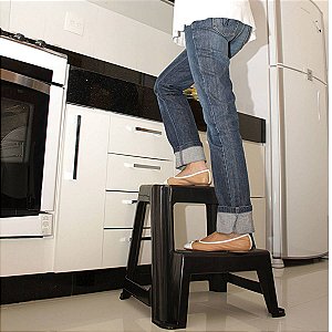 Banqueta Escada 2 Degraus Preta Antiderrapante Resistente Até 80kg Multiuso Antares
