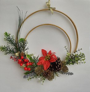 Guirlanda com Dois Aros e Arranjo Floral