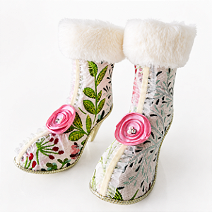 Par de Botas Decorativas de Salto em Tecido Bordado 20 cm