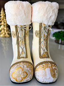 Par de Botas Decorativas em Tecido Bordado 40 cm