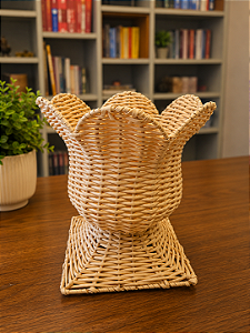 Vaso Decorativo em Fibra Sintética com Base