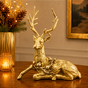 Rena Decorativa de Natal Deitada em Resina Dourada Fosca com Detalhes Prata Envelhecido – 34 cm