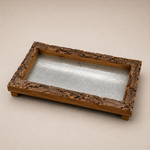 Bandeja Decorativa de Madeira com Acabamento em Cascas Naturais 45 x 23 cm | Bandeja Rústica Premium com Base Elevada | Delicare Home