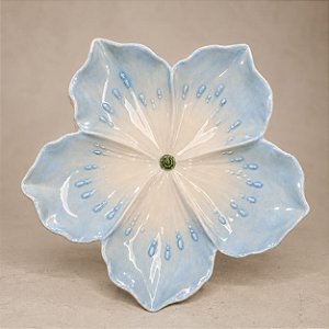 Prato Decorativo Flor Azul em Cerâmica 19 x 17 cm
