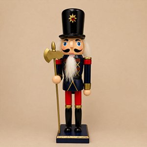 Quebra-Nozes Tradicional de Madeira com Machado – 25 cm