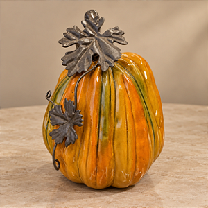 Abóbora Decorativa de Cerâmica Laranja com Folhas em Metal 19 cm