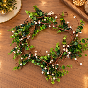 Festão decorativo de folhagens com berries brancas e leve brilho 1,60
