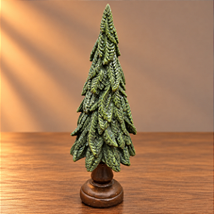 Árvore de Natal Decorativa Verde com Leve Brilho em Resina – 32 x 14 cm