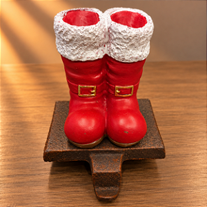 Suporte Natalino para Meias e Guirlandas em Resina – Botas do Papai Noel – 12 cm