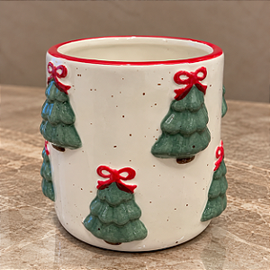 Cachepô Natalino de Porcelana com Árvores de Natal em Relevo – 9 x 10,5 cm