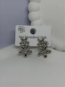 Brinco de Aço Inox Prateado Floral
