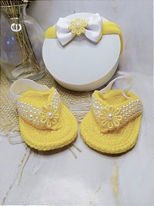 Kit Sandália de Dedo Baby com Pérolas + Tiara de Cabelo – 100% Algodão (Amarelo)