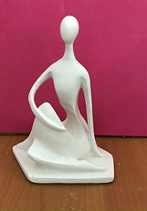 MULHER SENTADA MODERNA - 1133