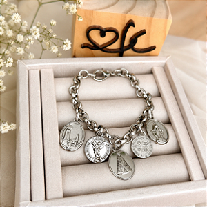 Pulseira em  Corrente com 5 Medalhas Prateadas