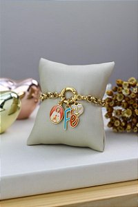 Pulseira Dourada Rosa Mística com 3 Pingentes