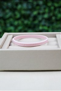 Pulseira Silicone Fina Frase Tudo Posso Rosa