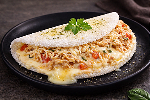 Tapioca Frango Cremoso com Mussarela e Requeijão