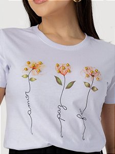 T-SHIRT FLORES PEROLAS PAZ FE AMOR SAUDE