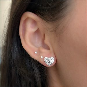 BRINCO PRATA FIXO CORACAO CRAVEJADO ZIRCONIA E MOISSANITE REDONDO 5MM NO CENTRO