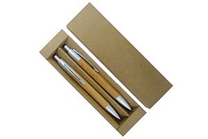 S64 - Conjunto de caneta e lapiseira de bambu.
