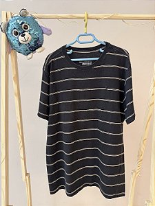 TAM 14. Reserva. Blusa preta com listras duplas marrons