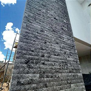 Travertino Rockface Dark Grey 7x30 Pedra Natural - 1 m²