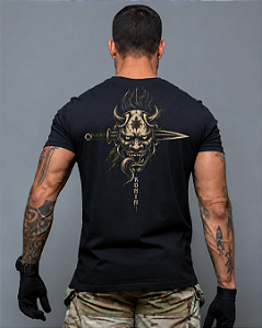 Camiseta Demon Ronin Apparel Project Armour Preta com Estampa nas Costas