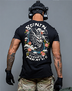 Camiseta Semper Paratus Ronin Apparel Preta com Estampa nas Costas