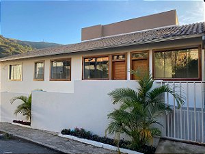 Casa de 650m² em Ouro Preto: 7 Quartos, Piscina Natural e Energia Solar Própria | R$ 3.600.000