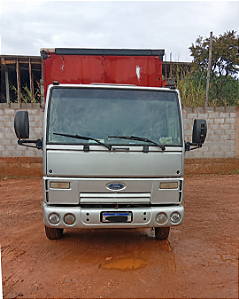 FORD CARGO 712 2009 COM SÓ 273 MIL KMFORD CARGO 712 2009 COM SÓ 273 MIL KM Caminhão leve, diesel, prata, com quilometragem baixa para o ano. Difícil de se encontrar. Vendido no chassi, sem a carroceria que aparece nas fotos. Está pronto para receber: baú,
