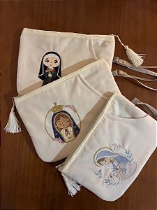 Necessarie Católica Bordada