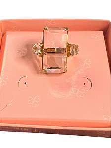 Anel Cocktail Dourado - Pedra Retangular Cristal/Champagne com Corações Laterais