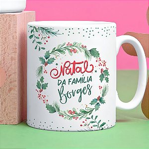 Caneca de Natal Personalizada com Nome da Família e Guirlanda | Porcelana 325 ml | 1 Unidade – Fenari
