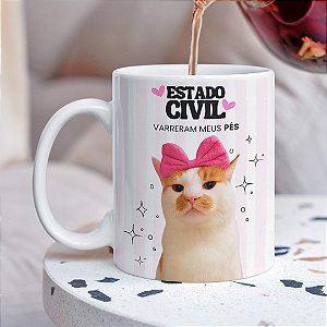Caneca de Gata Divertida “Estado Civil: Varreram Meus Pés” – Modelo Feminino | Porcelana 325 ml | 1 Unidade – Fenari