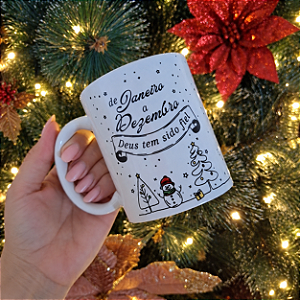 Caneca Natalina Religiosa “De Janeiro a Dezembro, Deus Tem Sido Fiel” | Porcelana 325 ml | 1 Unidade – Fenari