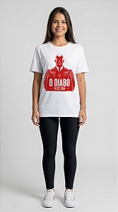 Camiseta Feminina Branca O Diabo Veste Toga