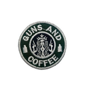 Patch Bordado Guns and Coffee com Fecho de Contato