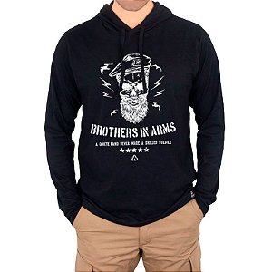 Camiseta Manga Longa com Capuz Estampada Brothers In Armas