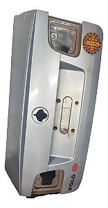 Tampa Traseira Porta Malas Polo Sedan 2003/2012 Detalhes Prateado
