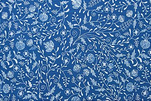 Tecido para Patchwork Floral Branco fd. Azul (0,50m x 1,40m)