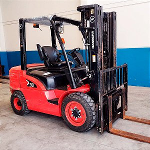 Empilhadeira Diesel 3 Ton. - Usada