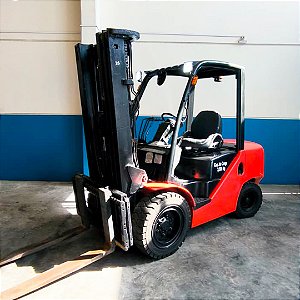 Empilhadeira Diesel 3.5 Ton. - Usada