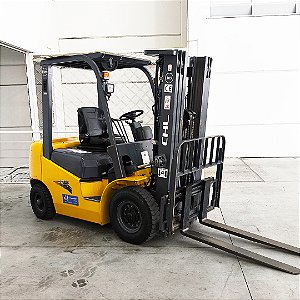 Empilhadeira Diesel 2.5 Ton. - Usada