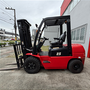 Empilhadeira Diesel 2.5 Ton - Usada